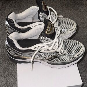 Saucony Omni Progrid 9 Silver & Gold Size 9.5